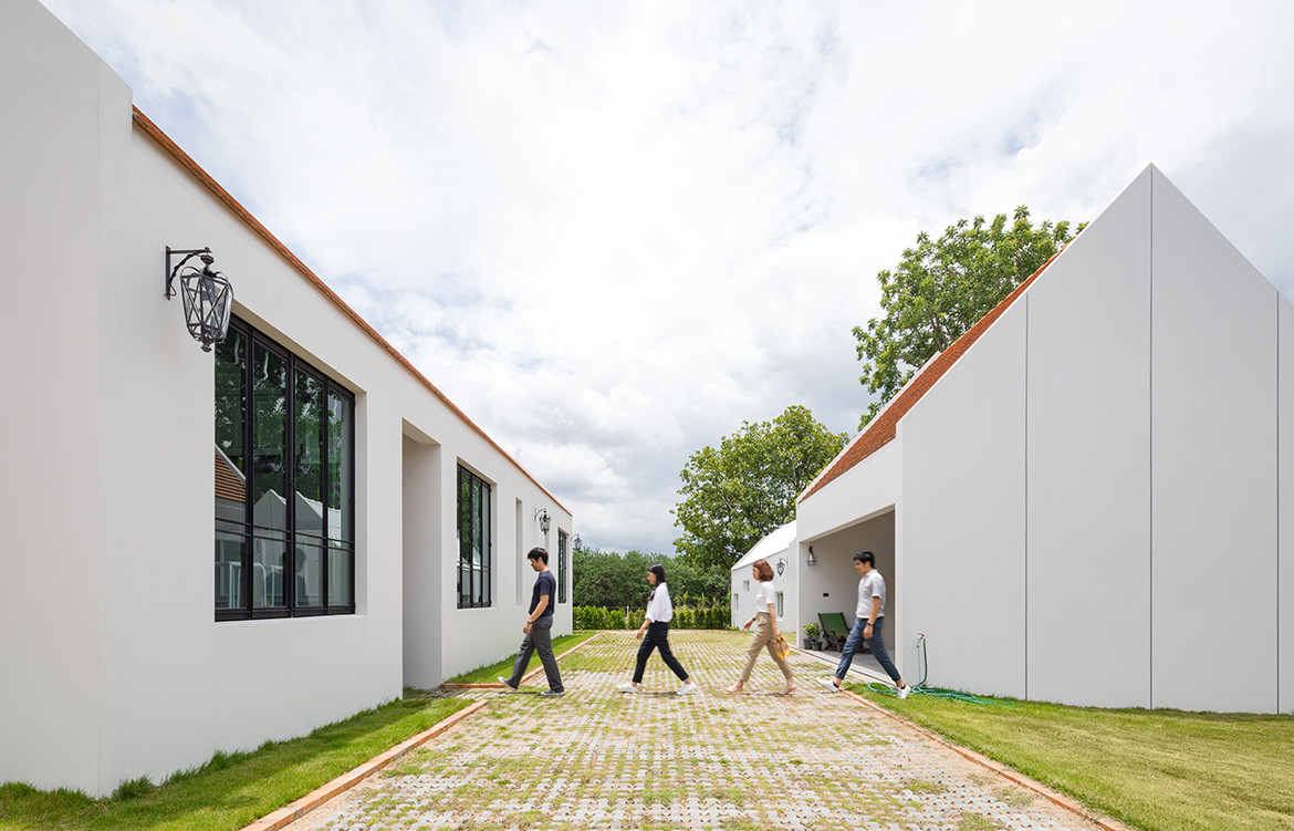 Foothill House by SS:AR | Site Specific: Architecture Research | holiday house in Chiang Mai | Thai architecture