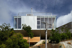 A Wellington Hillside House Not To Be Faulted