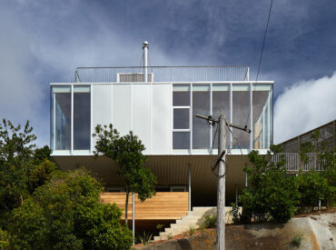 A Wellington Hillside House Not To Be Faulted
