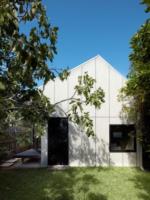 Courtyard House by Sarah Lake Architects