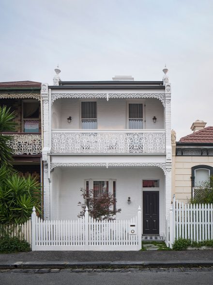Fitzroy Terrace by Taylor Knights heralds a highly considered contemporary design, that quite literally turns the conventional perception of the Victorian terrace on its head.