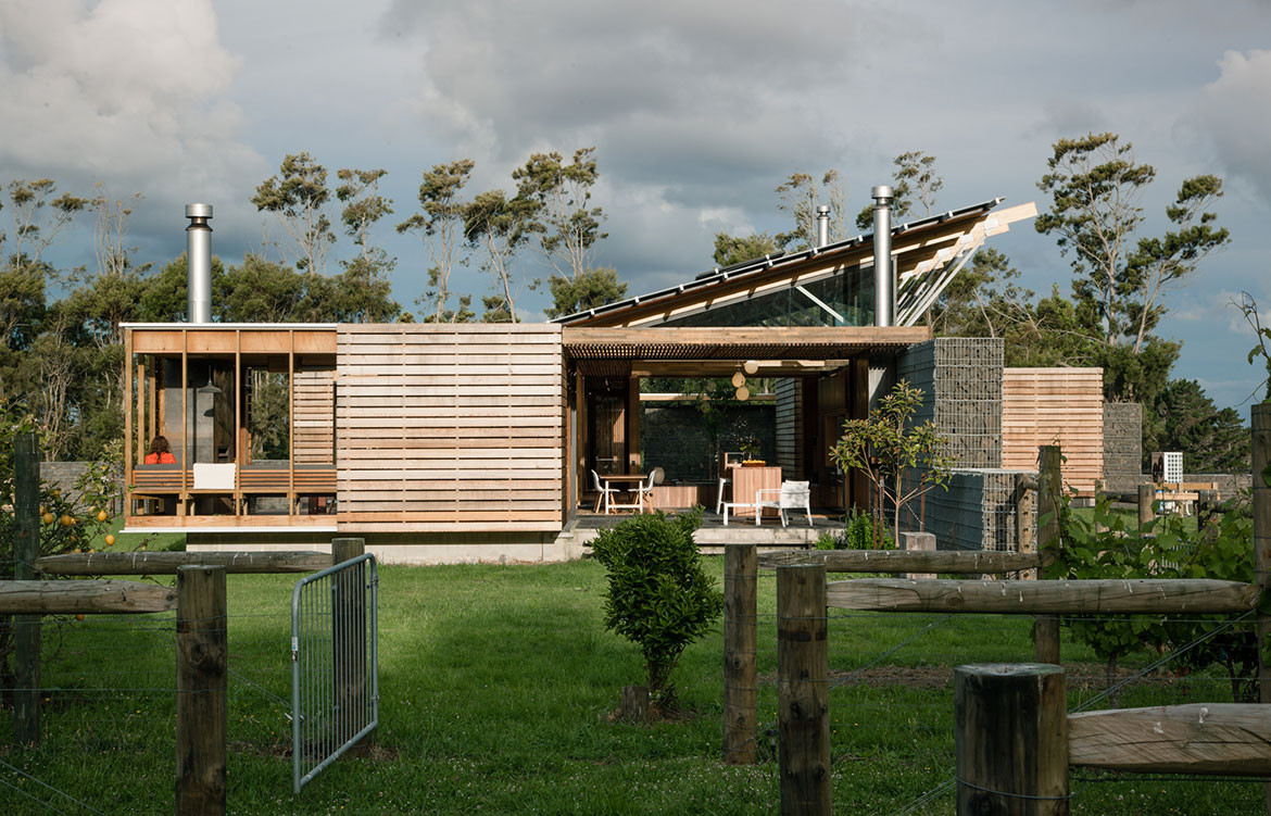 This Rural Residence Clearly Defines Its Boundaries – Right Before It Pushes Through Them