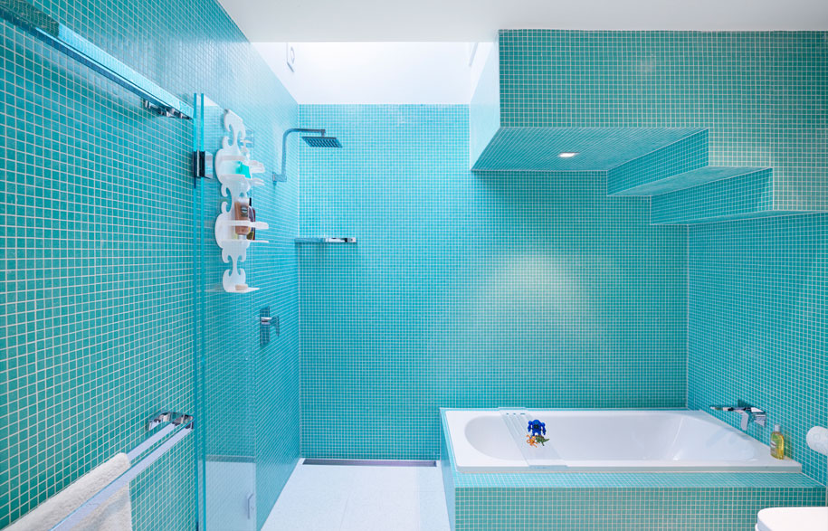 6 Bathrooms that Feature Tiles