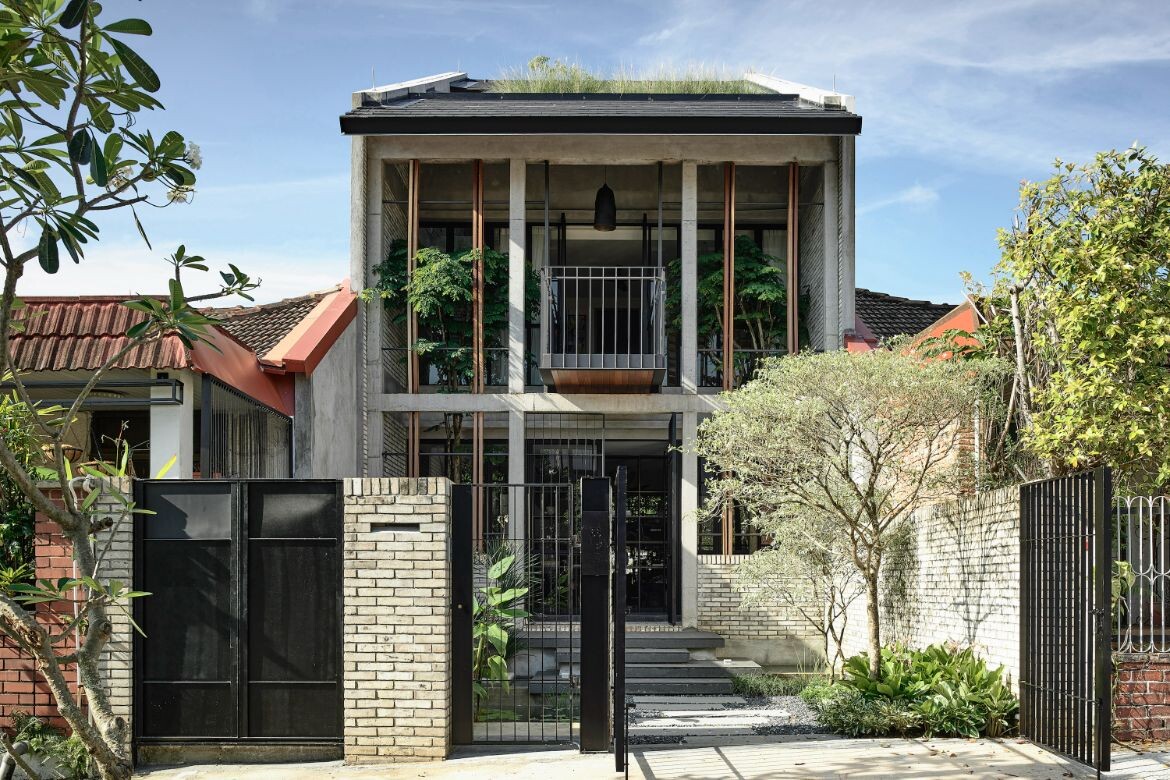 A shophouse abode to store a lifetime collection of art and plants
