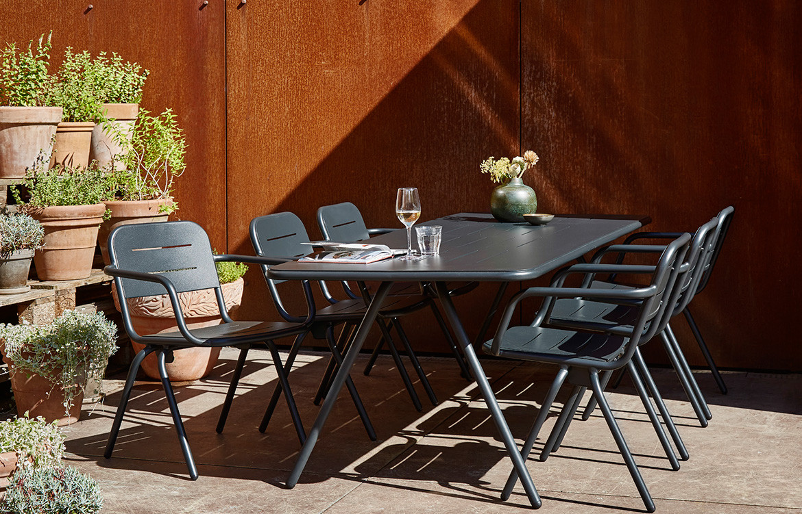 Outdoor Furniture That Shines With A Ray Of Light