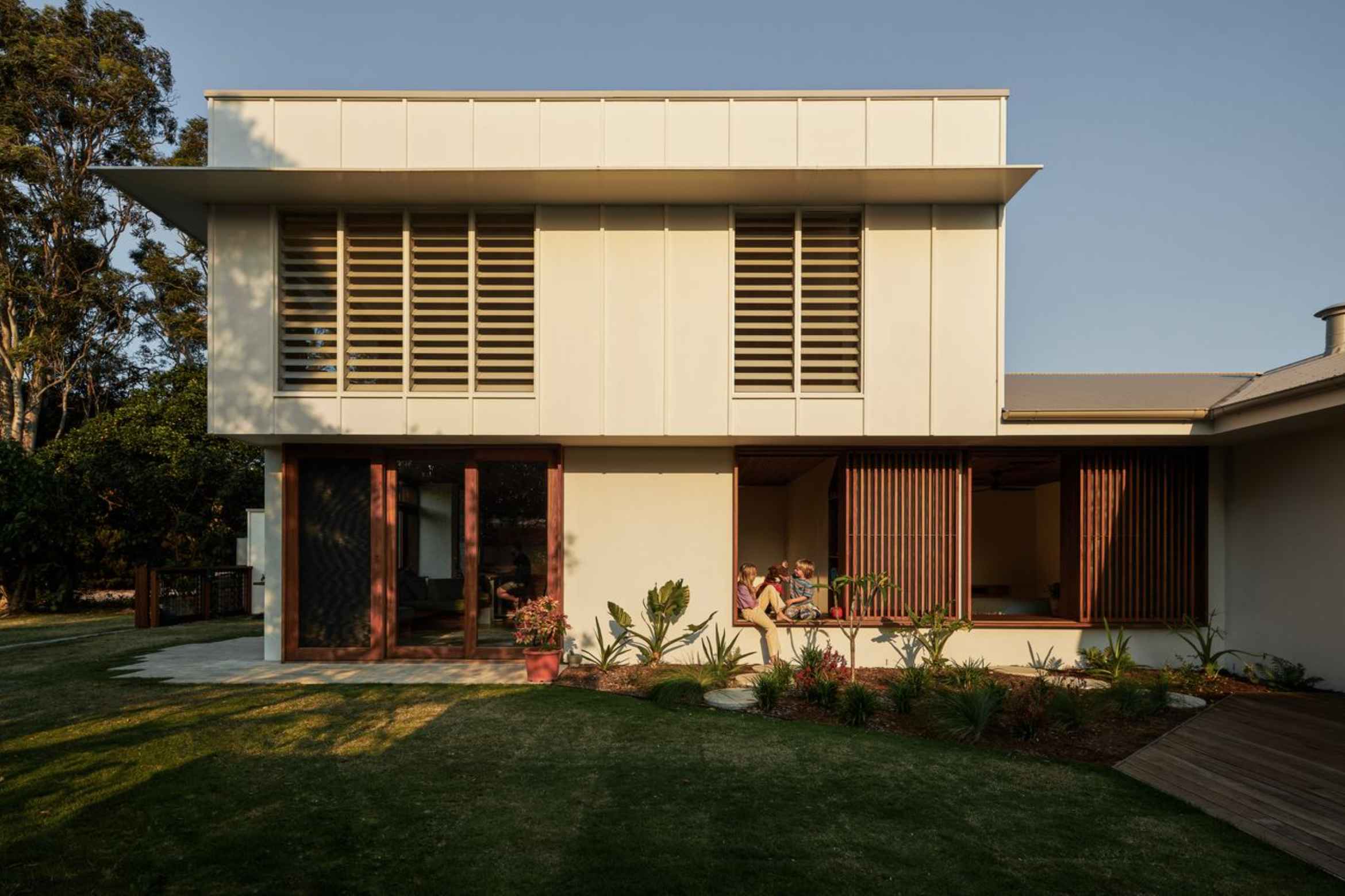 Beach, bush and Byron Bay at Suffolk Park House