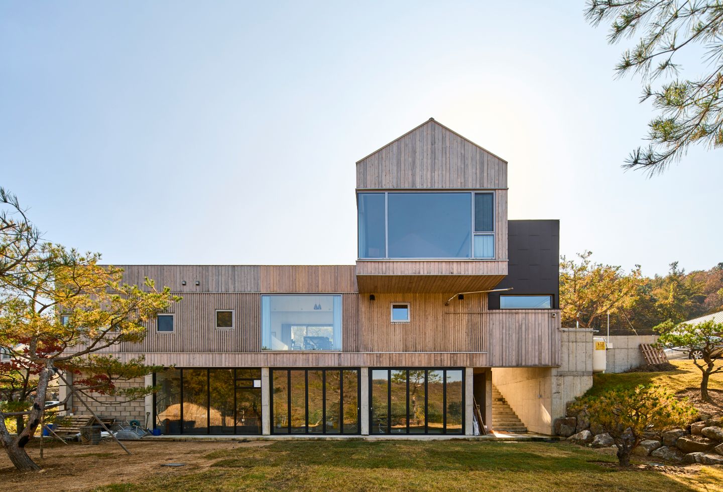 Todot Architects and Partners designs Raw House