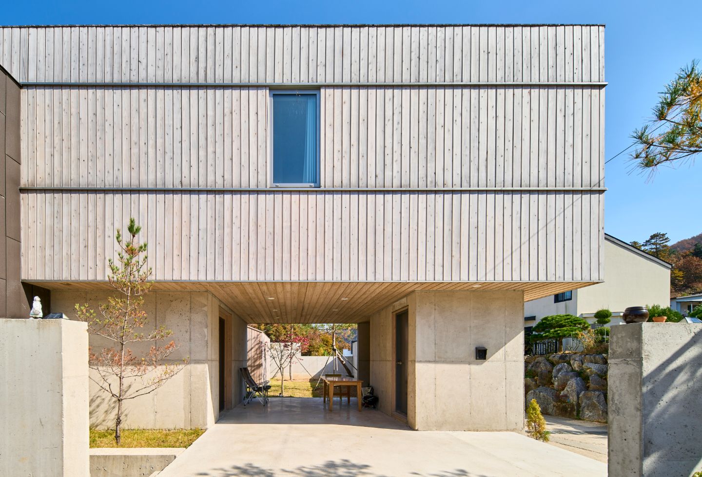 Todot Architects and Partners designs Raw House