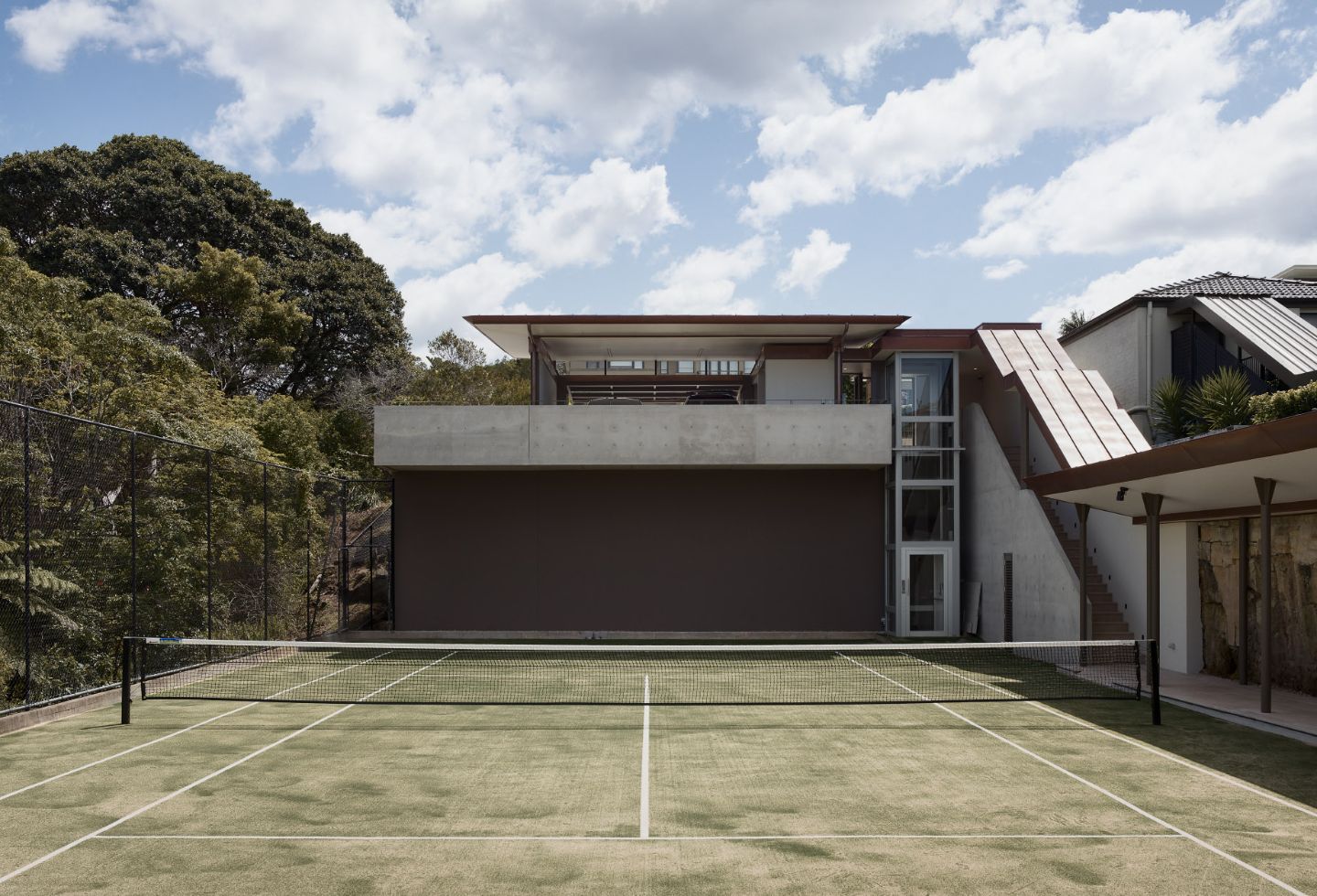 Willoughby Bay House by DKC