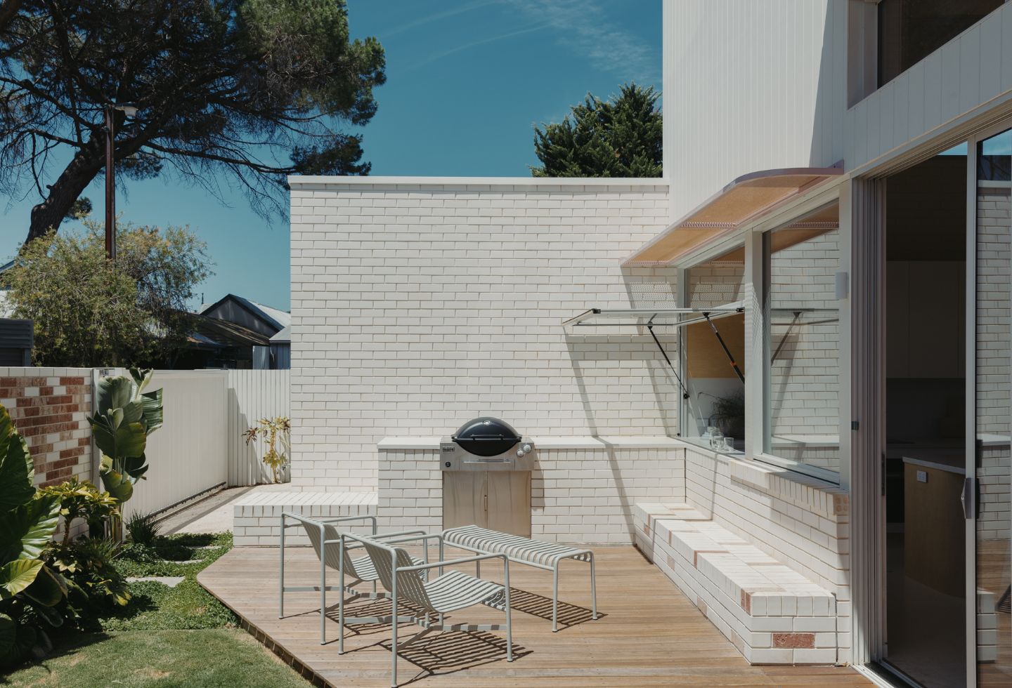 RAD Studio - Laneway in HiFi 