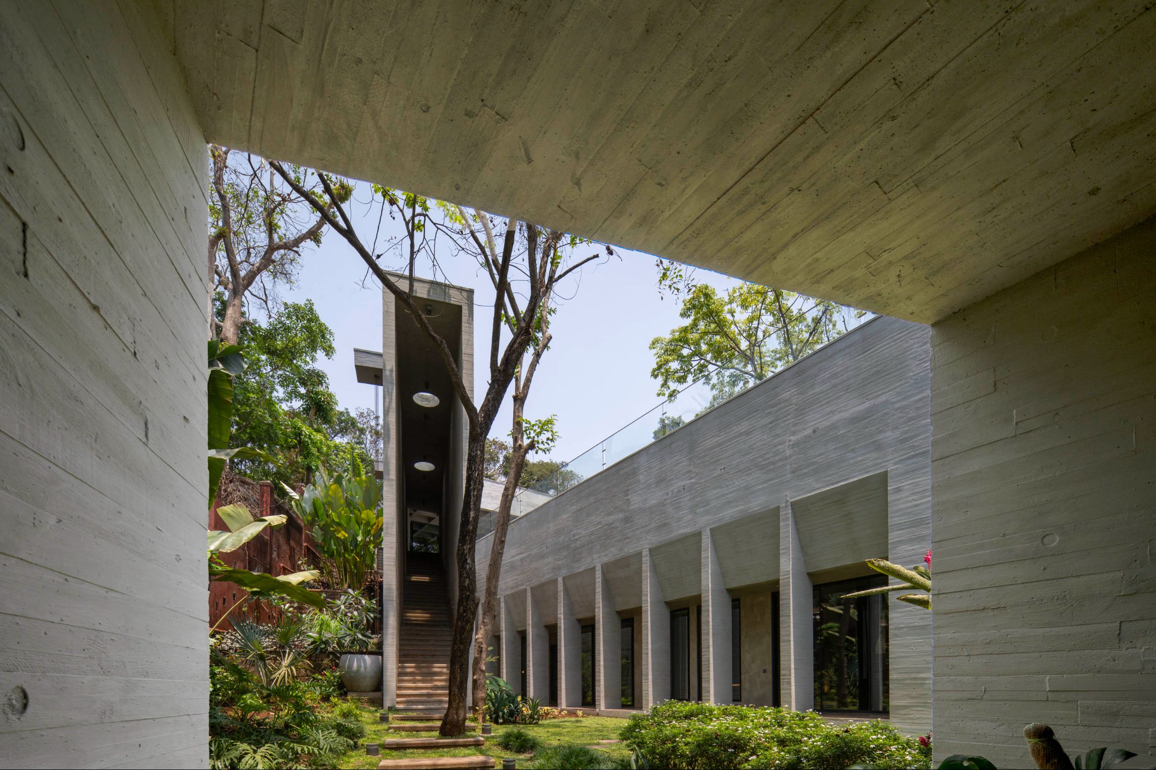 Australian architect designs lush tropical concrete retreat in India