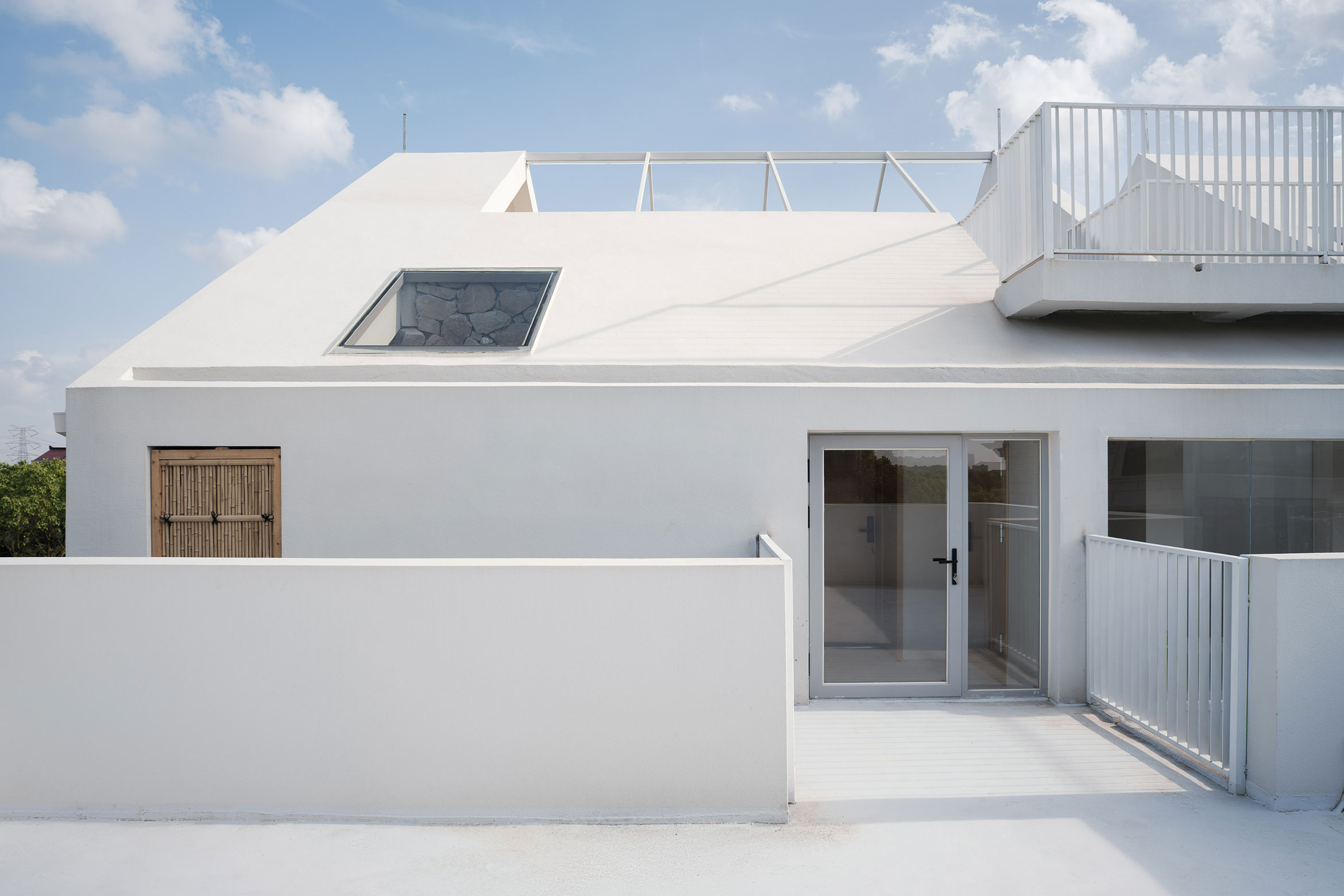 Catching light, holding land