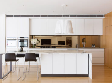 Warm minimalism with the Creer House