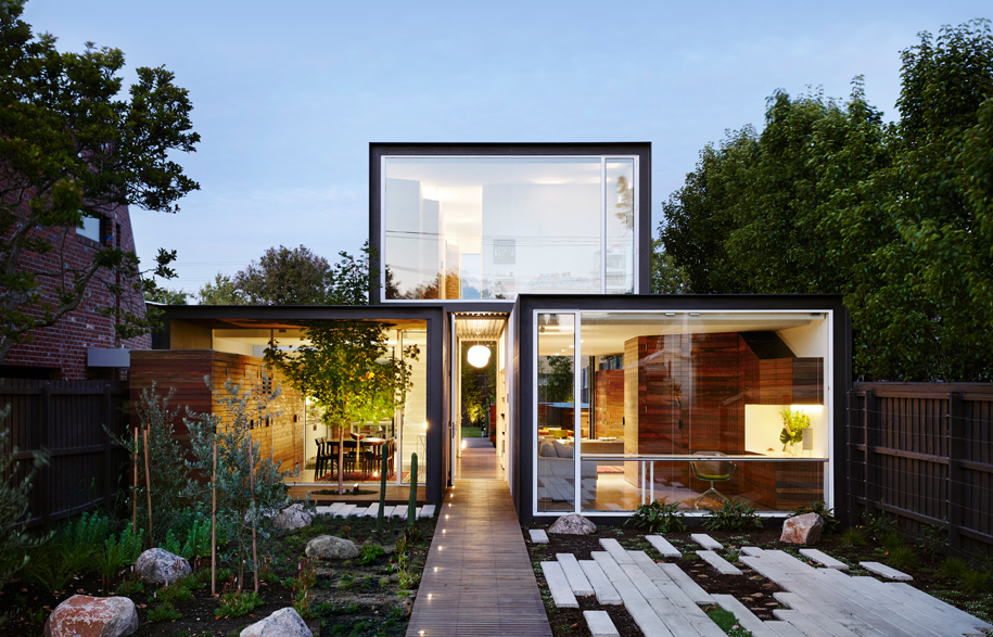 THAT House: Exploring the Private and the Public