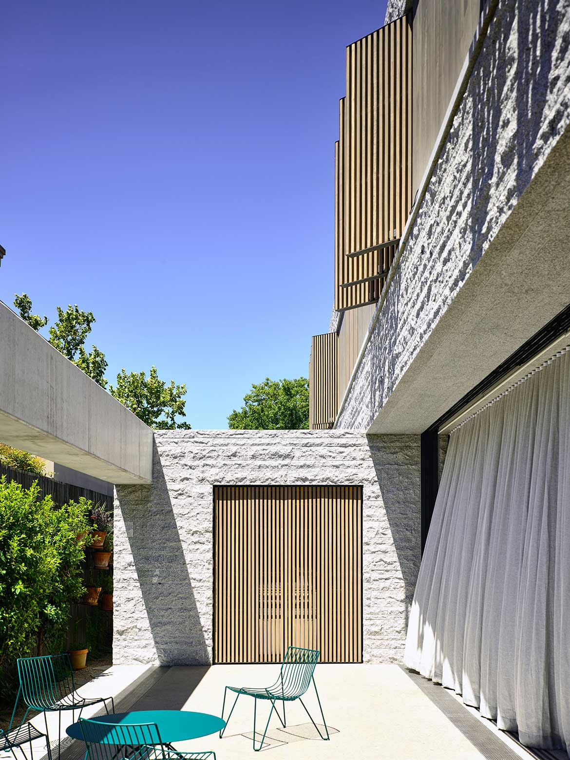 Armadale Residence B.E Architecture cc Derek Swalwell terrace