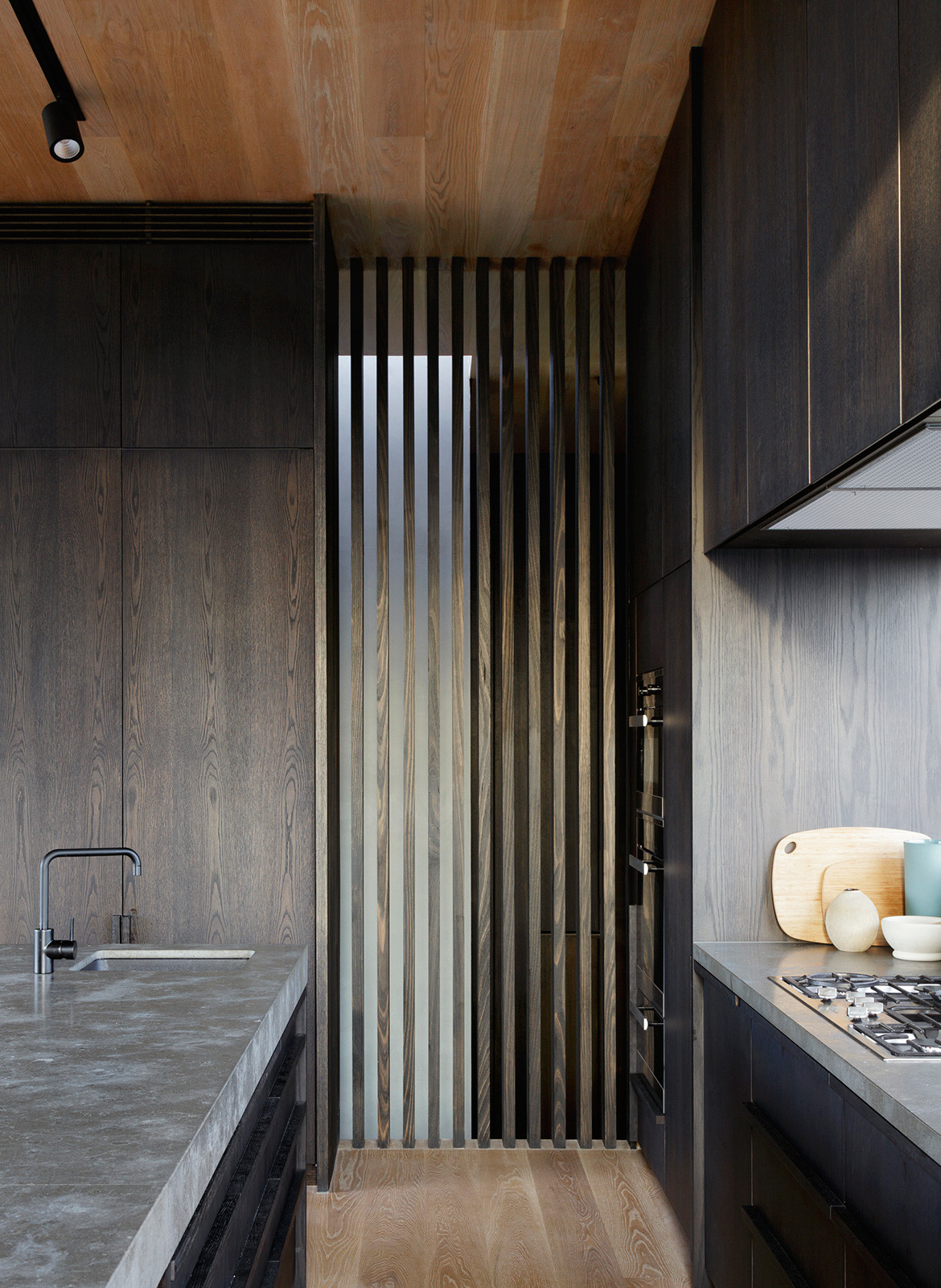 Barwon Heads House Lovell Burton Architecture CC Rory Gardiner kitchen