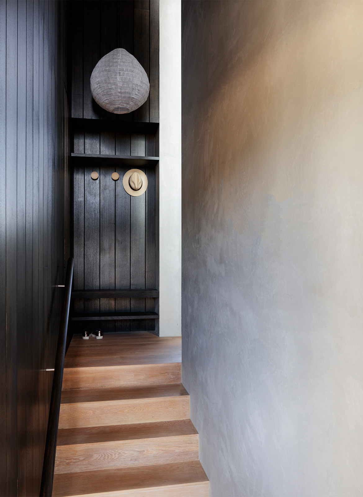 Barwon Heads House Lovell Burton Architecture CC Rory Gardiner stairs corridor