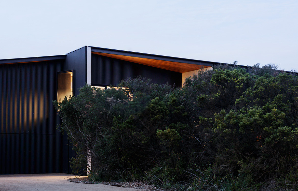 Barwon Heads House Lovell Burton Architecture CC Rory Gardiner street driveway