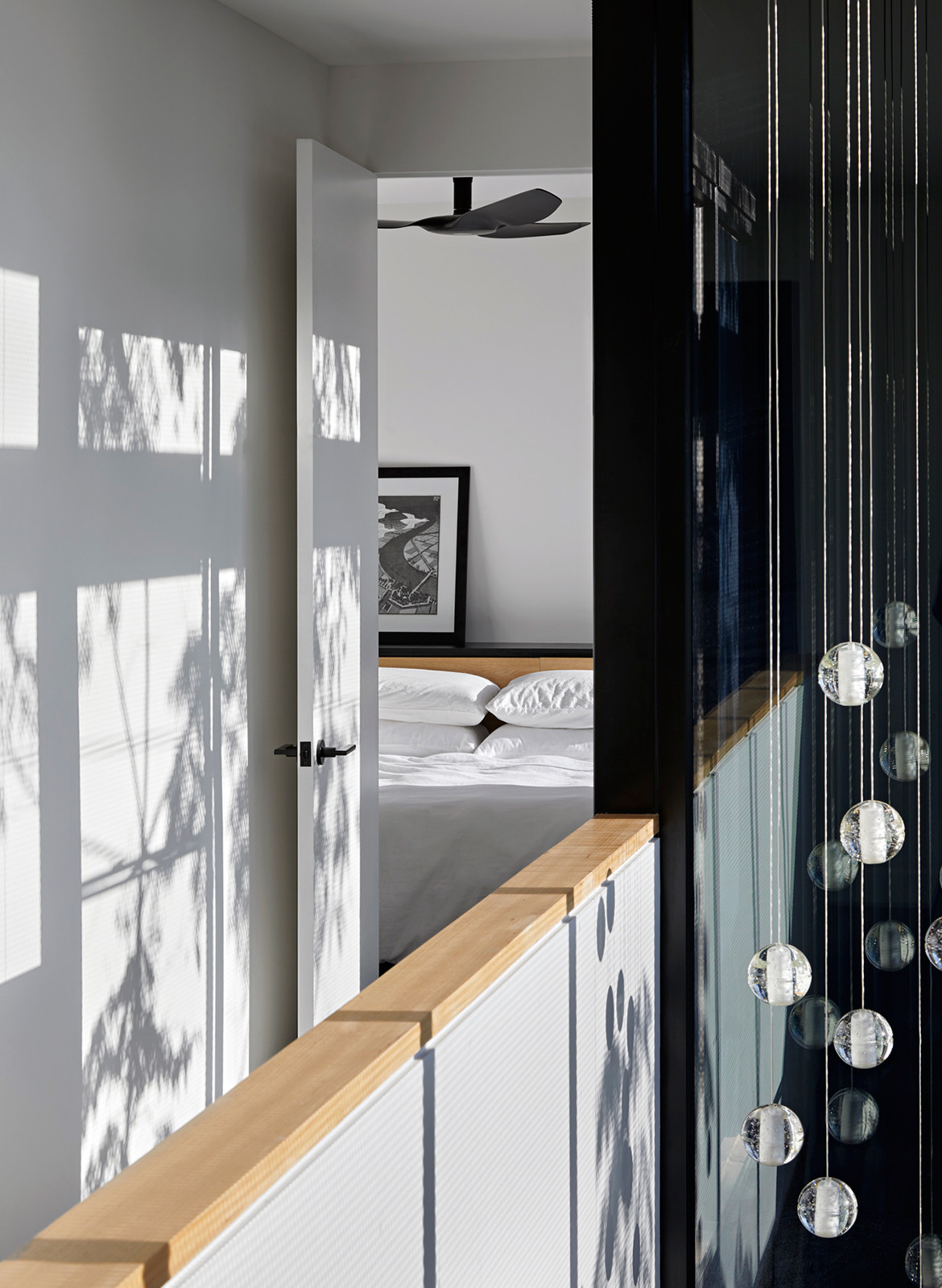 Boundary Street House Chan Architecture CC Tatjana Plitt hanging light