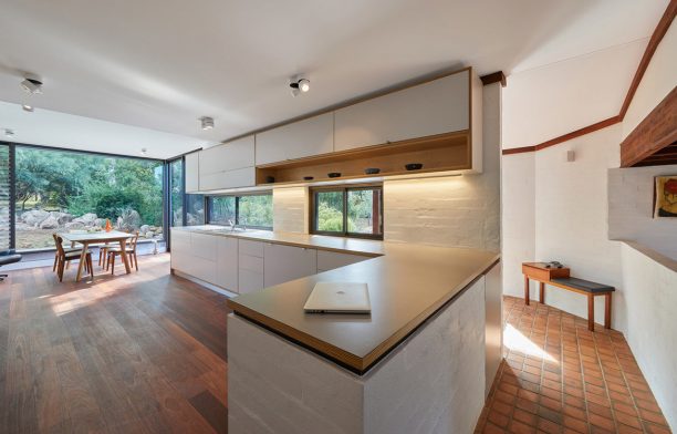 Boya House maarch cc Douglas Mark Black kitchen