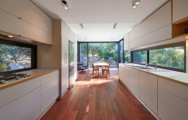 oya House maarch cc Douglas Mark Black kitchen