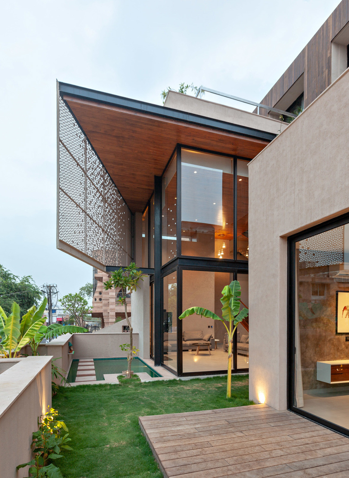 Chavvi House Abraham John Architects exterior courtyard