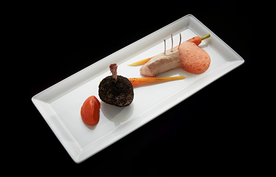 Coniglio-e-carote_Rabbit-leg-and-loin,-baby-carrots-in-4-ways,-licorice-jus