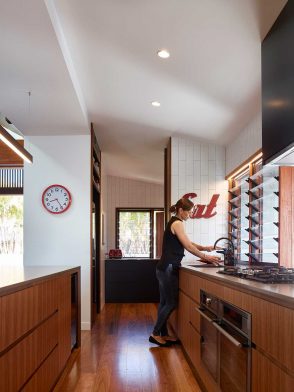 Dover House Shaun Lockyer Architects cc Scott Burrows kitchen