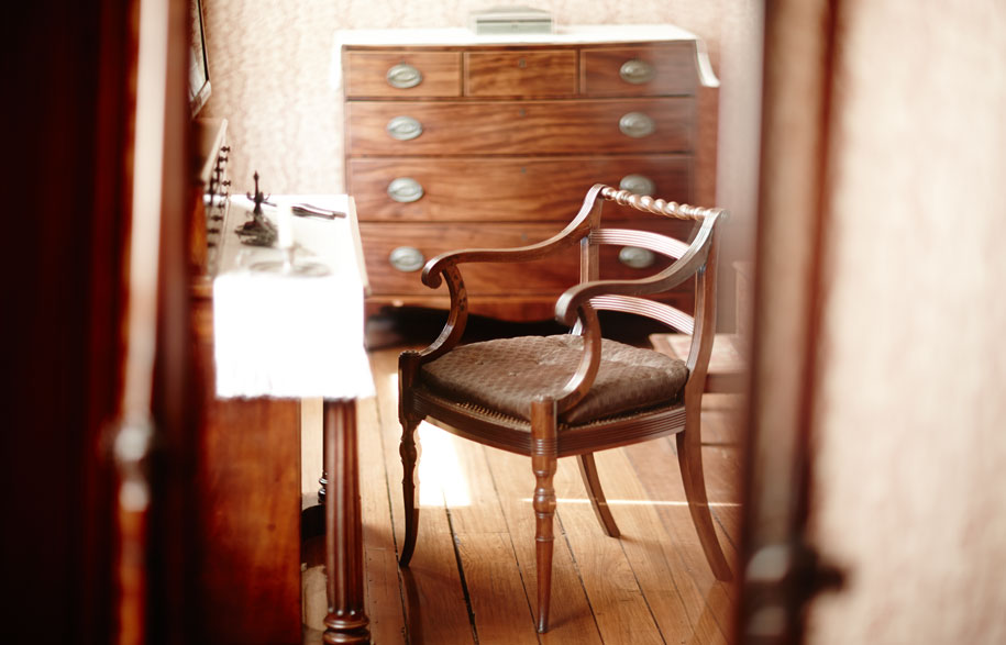 EBH13_0124-NIcholas-Watt-Sydney-Living-Museums-dressing-table-principal-bedroom