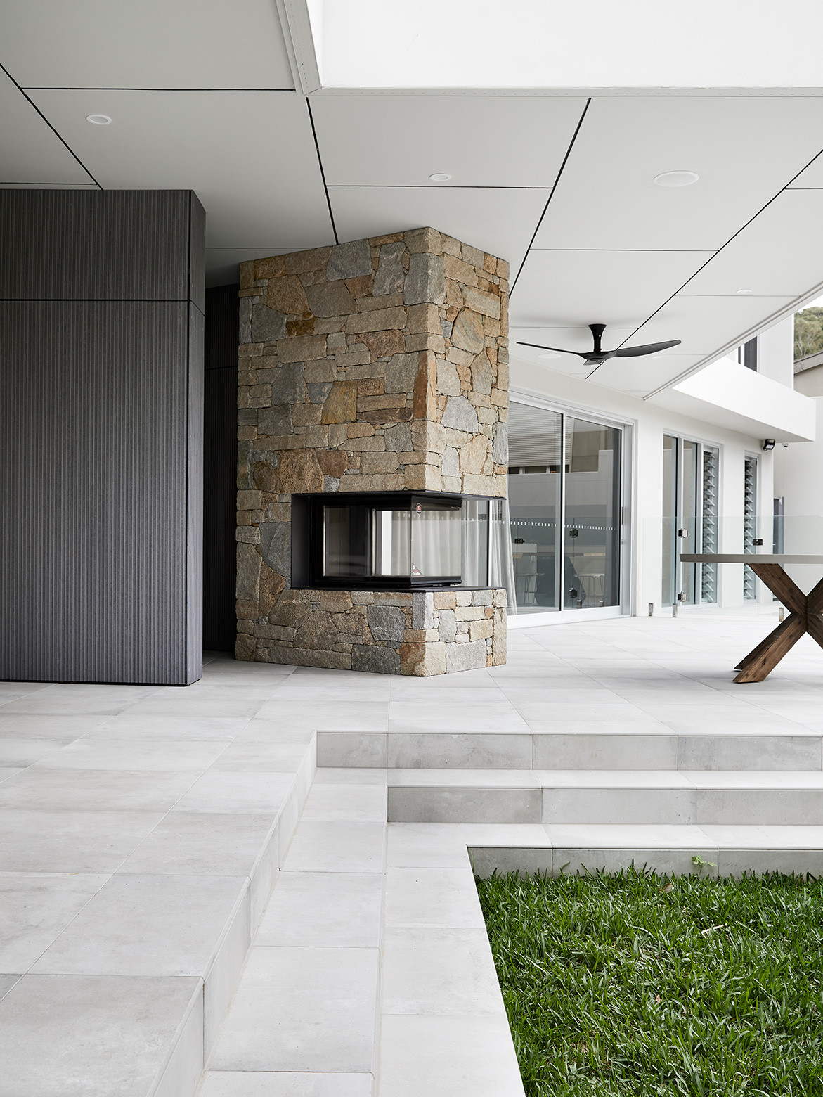 Earp Bros x Webber Architects cc Alexander McIntyre Photography | outdoor fireplace