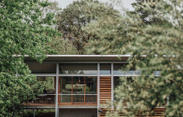 Modernist extension to Exoskeleton House by Studio Takt