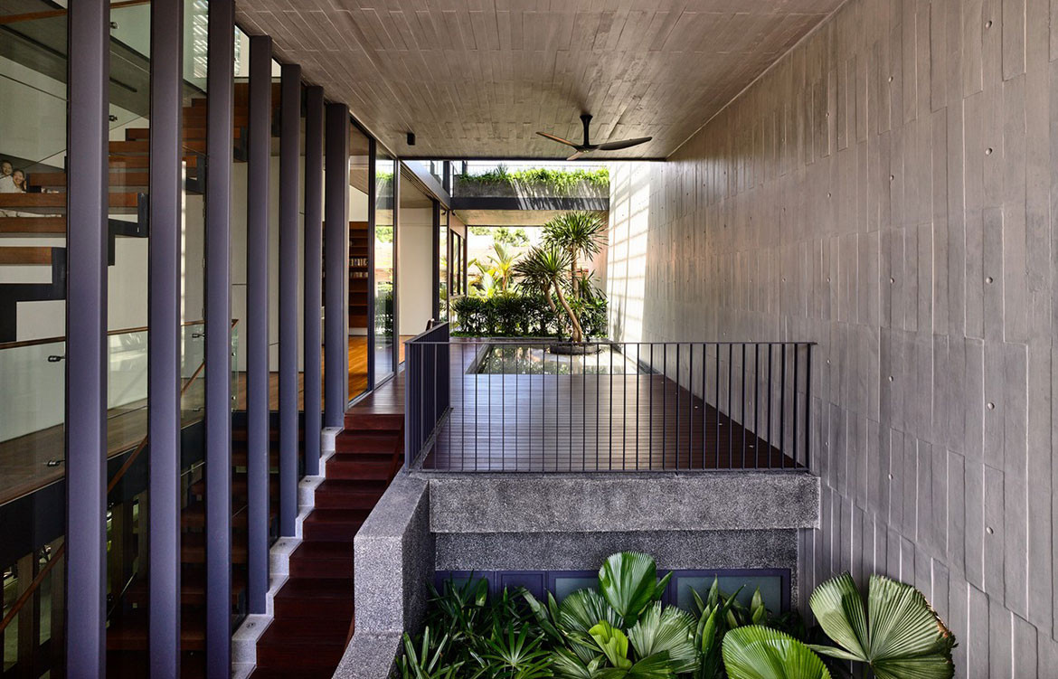 Faber Drive House HYLA Architects cc Derek Swalwell internal courtyard