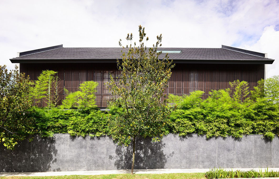 Faber Drive House HYLA Architects cc Derek Swalwell timber screens