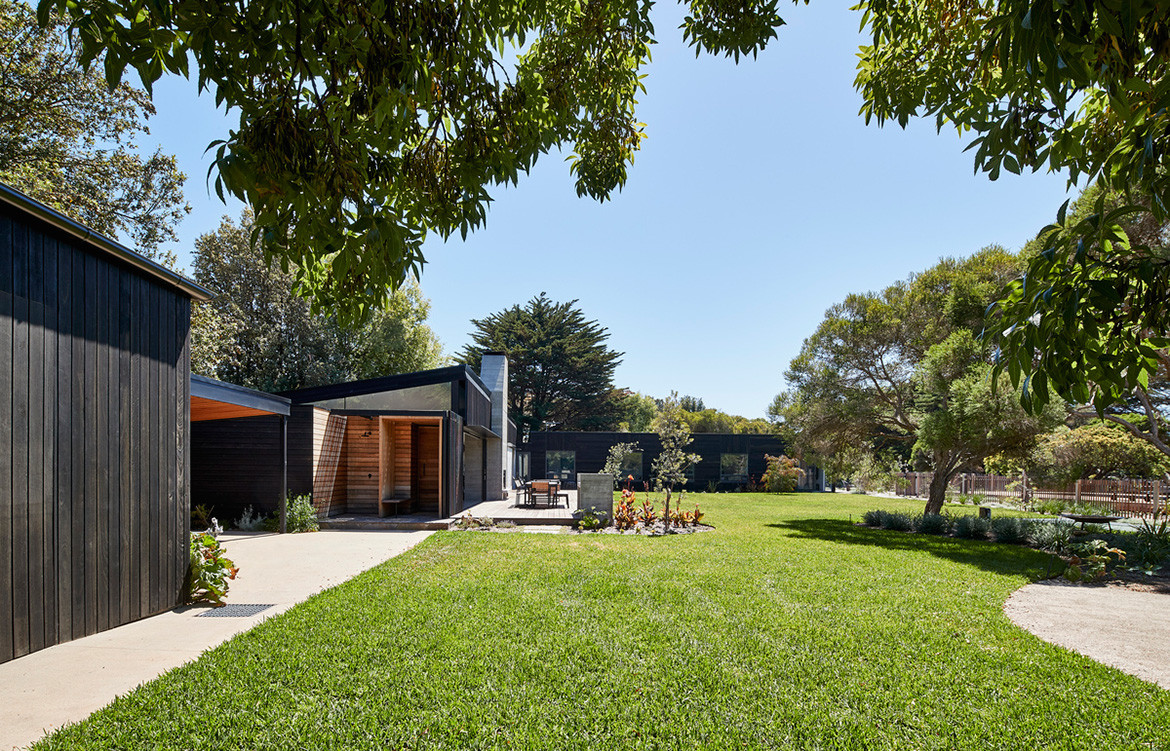 First Lessons House Ray Dinh Architecture cc Peter Bennetts Exterior Courtyard