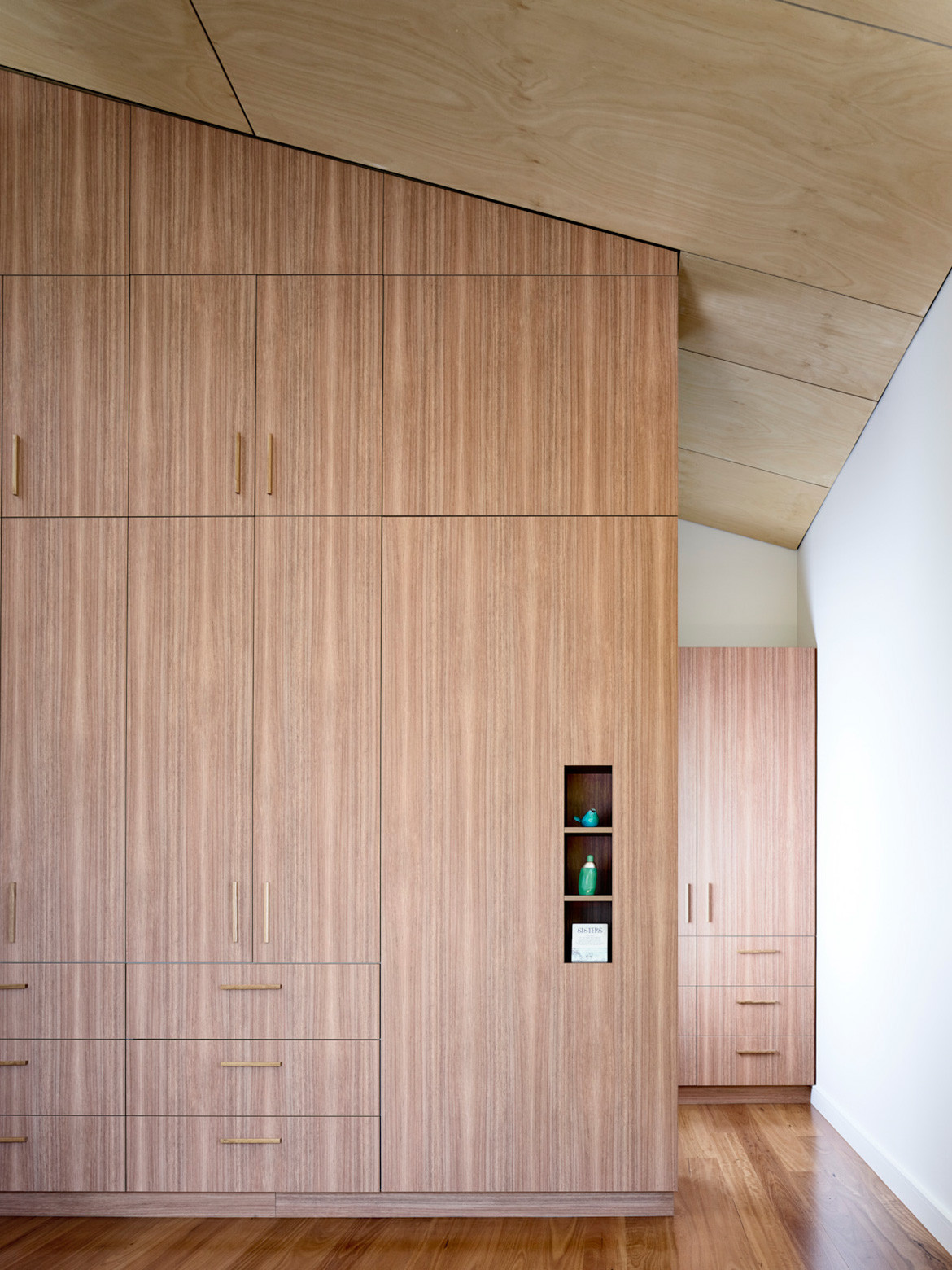 Timber panelling and joinery | Bushland House by Arcke