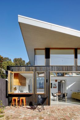 Glide House Ben Callery Architects cc Tatjana Plitt backyard