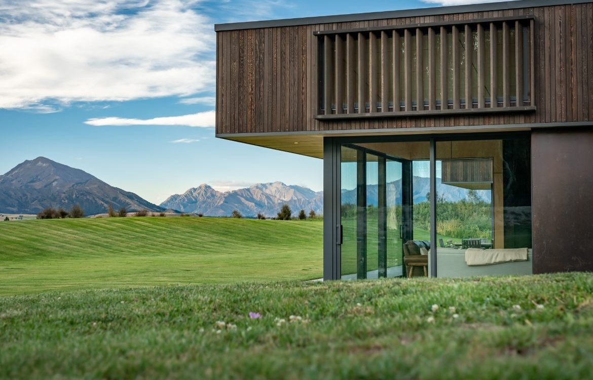 A New Zealand residence that captures the mountain views