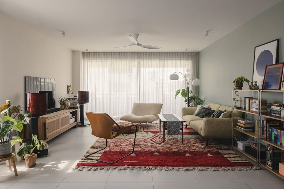 A charming 1980s apartment with vintage vibes