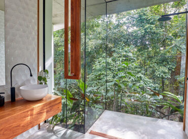 Bathrooms That Benefit From A Connection To The Natural Environment