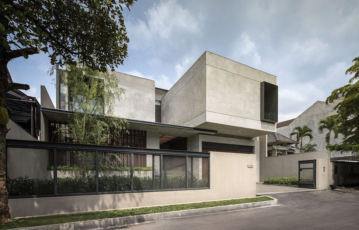 RJ House Wraps A Courtyard With Stacked Concrete Boxes