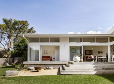 A reimagined beach house embraces its coastal location