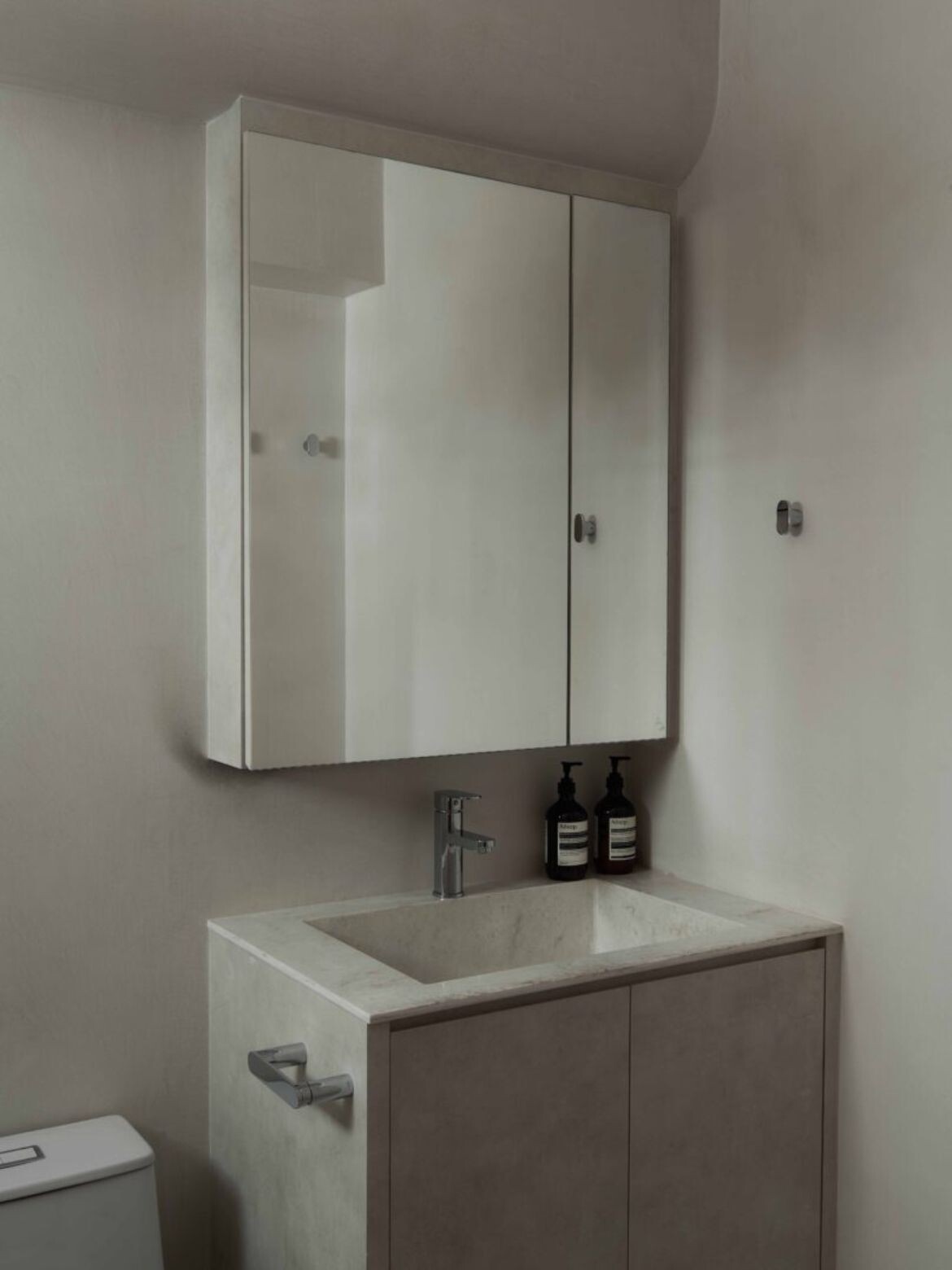 minimalist bathroom