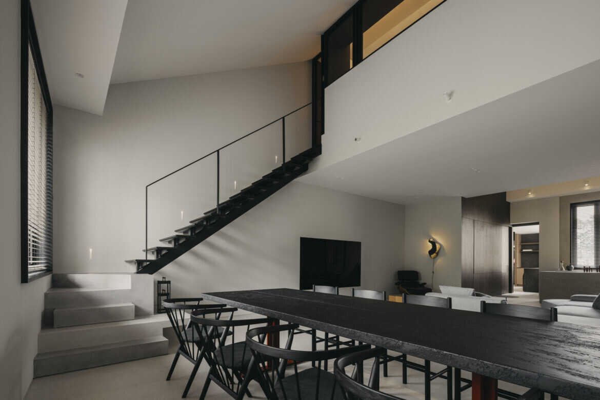 Bringing spatial volume to a minimalist loft apartment