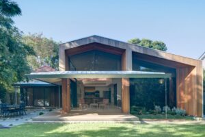 Reimagining a 19th century sandstone cottage in regional NSW