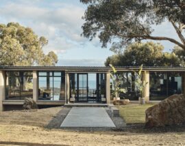 Aireys House uses nature as an architectural canvas