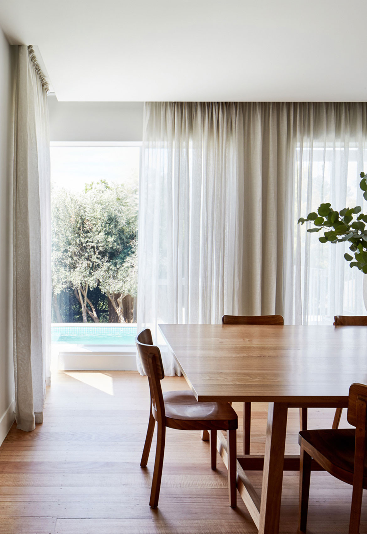 Holroyd Court Foomann Architects cc Willem Dirk du Toit formal dining