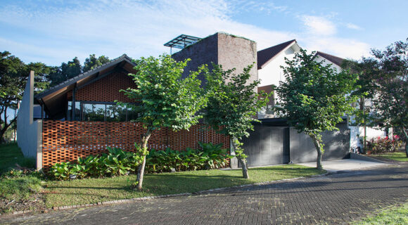 Roemah Kampoeng by Paulus Setyabudi Architect (Indonesia) cc Sonny Sandjaja | Habitus Living House of the Year 2019