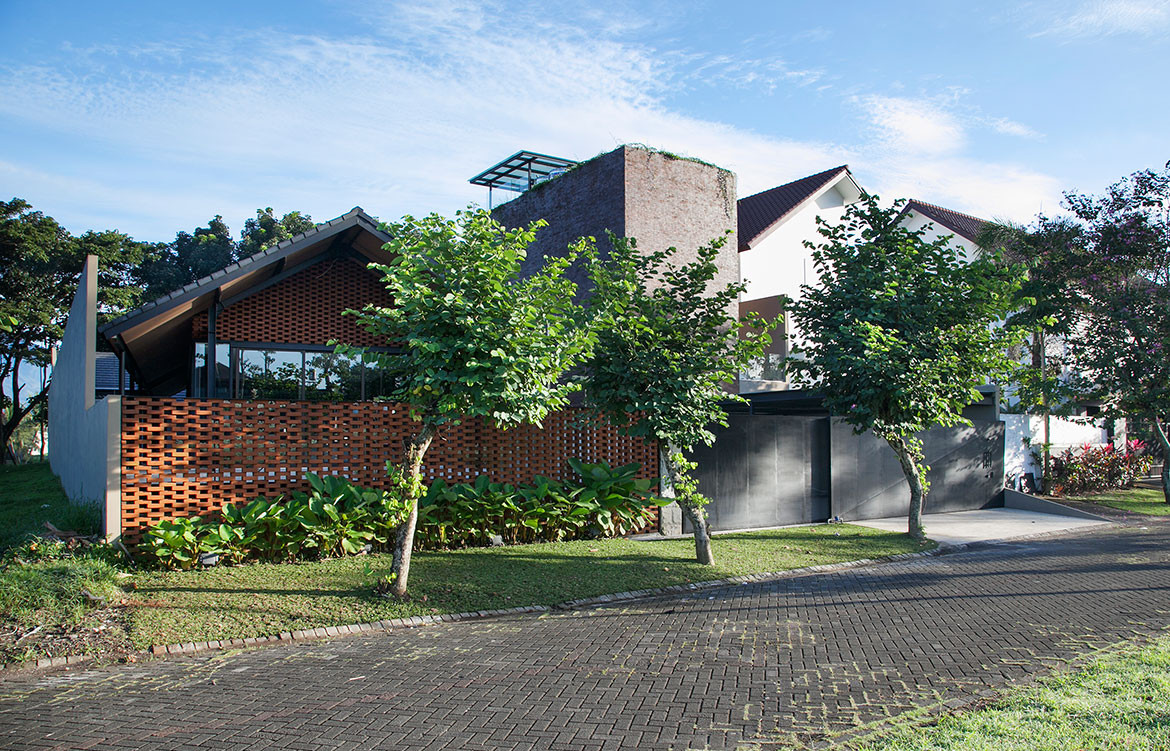 Roemah Kampoeng by Paulus Setyabudi Architect (Indonesia) cc Sonny Sandjaja | Habitus House of the Year 2019