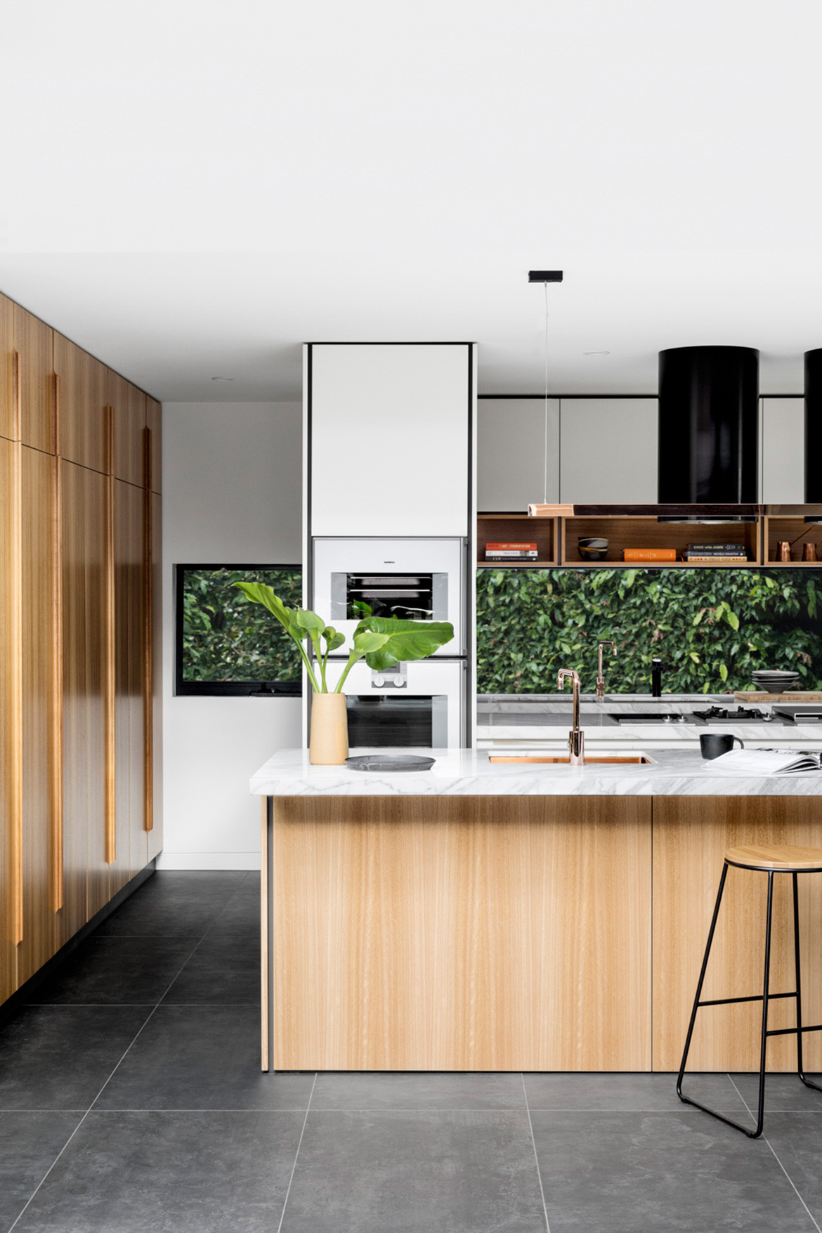 K2 Kitchen System Cantilever Colin Hopkins Bette Poulakas CC Martina Gemmola kitchen island bench and breakfast bar seat