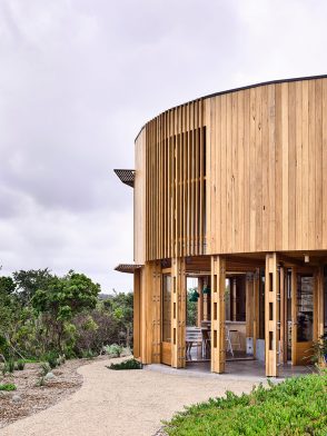 St Andrews Beach House (Melbourne) by Austin Maynard Architects cc Derek Swalwell | Habitus Living House of the Year 2019